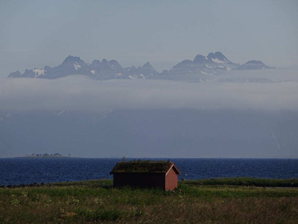Erster Blick auf die Lofoten …