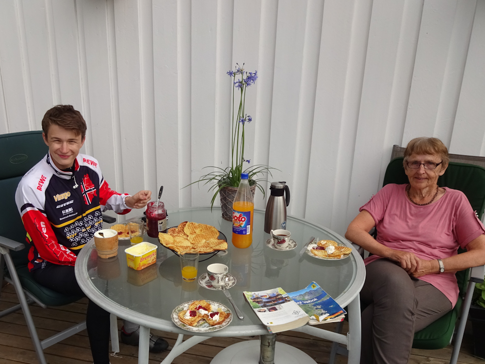 Leckerer Kaffeebesuch bei Anne, Jørgens Schwester, in Klett.